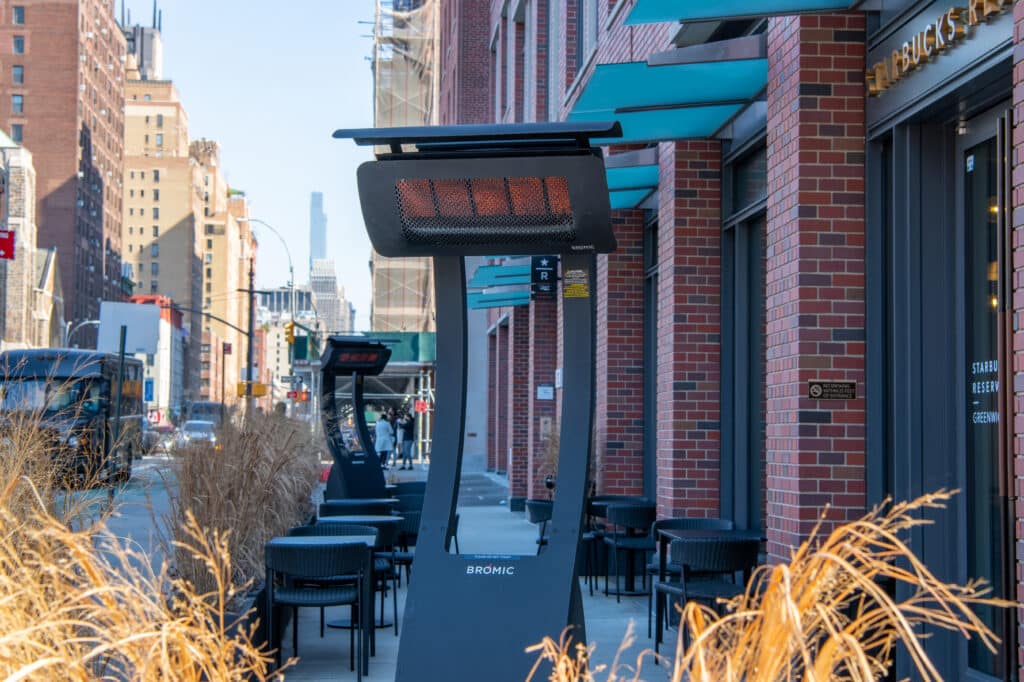 Outdoor dining terrace installation